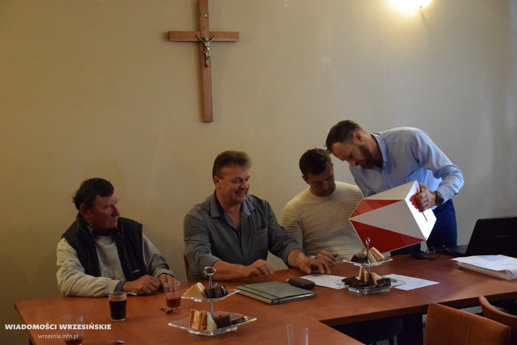 Zebranie wiejskie w Strzyżewie
