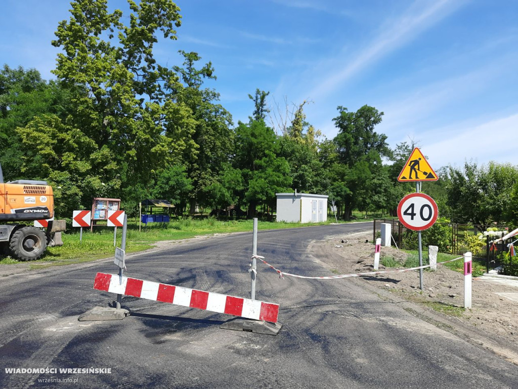 Remont postępuje. Drogowcy wylewają asfalt [FOTO]