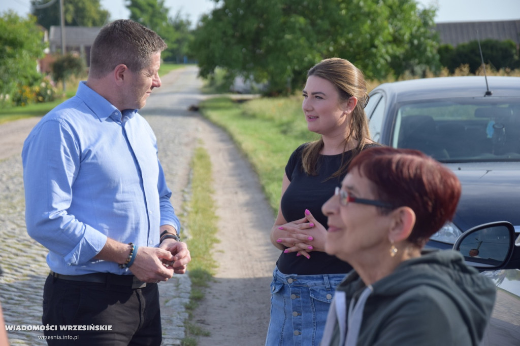 Zebranie wiejskie w Cieślach Małych
