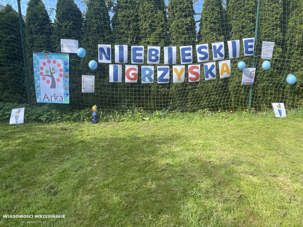 Święto radości, sportu i zrozumienia na niebiesko.