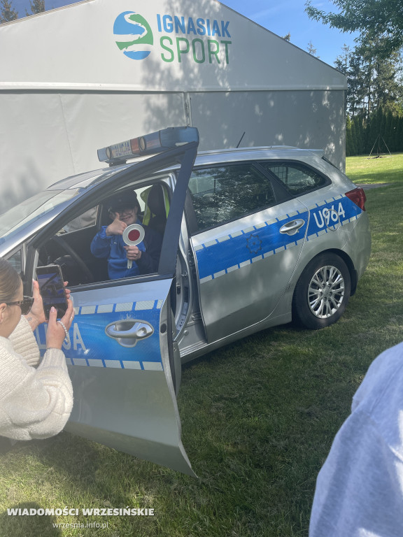 Święto radości, sportu i zrozumienia na niebiesko.