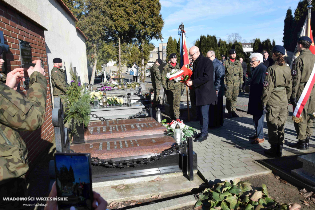 Pomnik gen. Romana Abrahama w Cieślach Małych