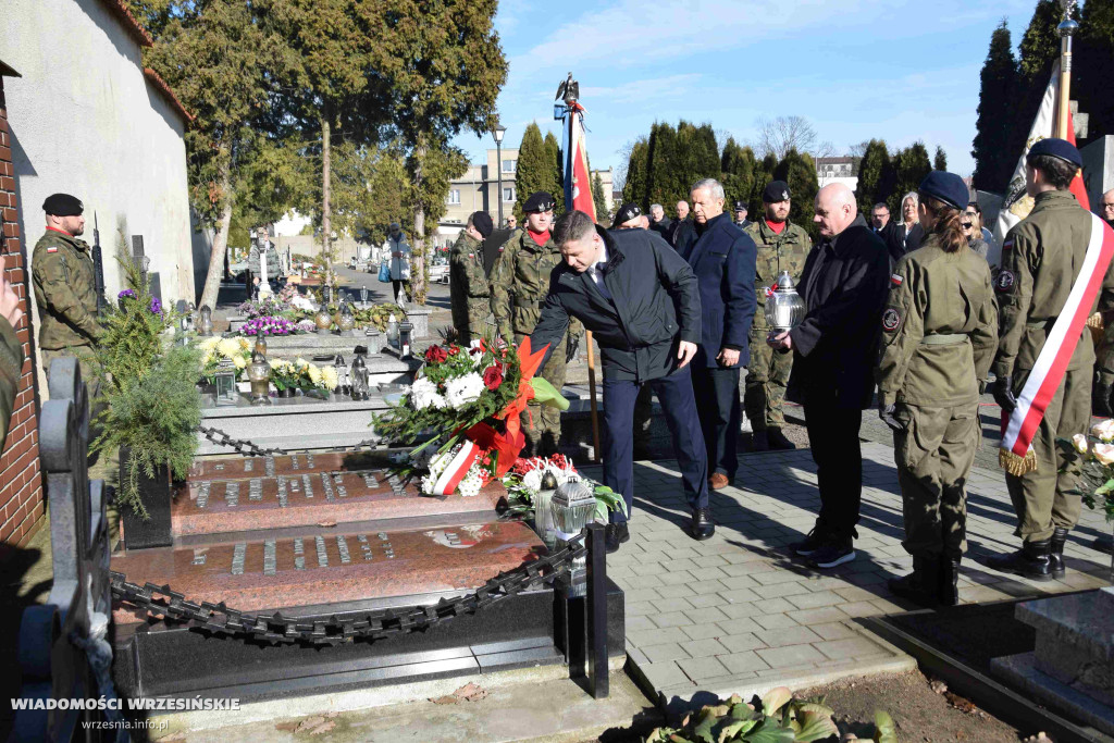 Pomnik gen. Romana Abrahama w Cieślach Małych