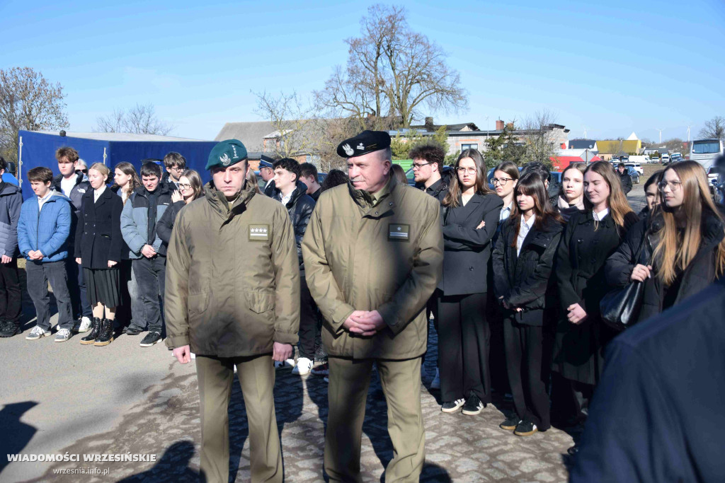 Pomnik gen. Romana Abrahama w Cieślach Małych