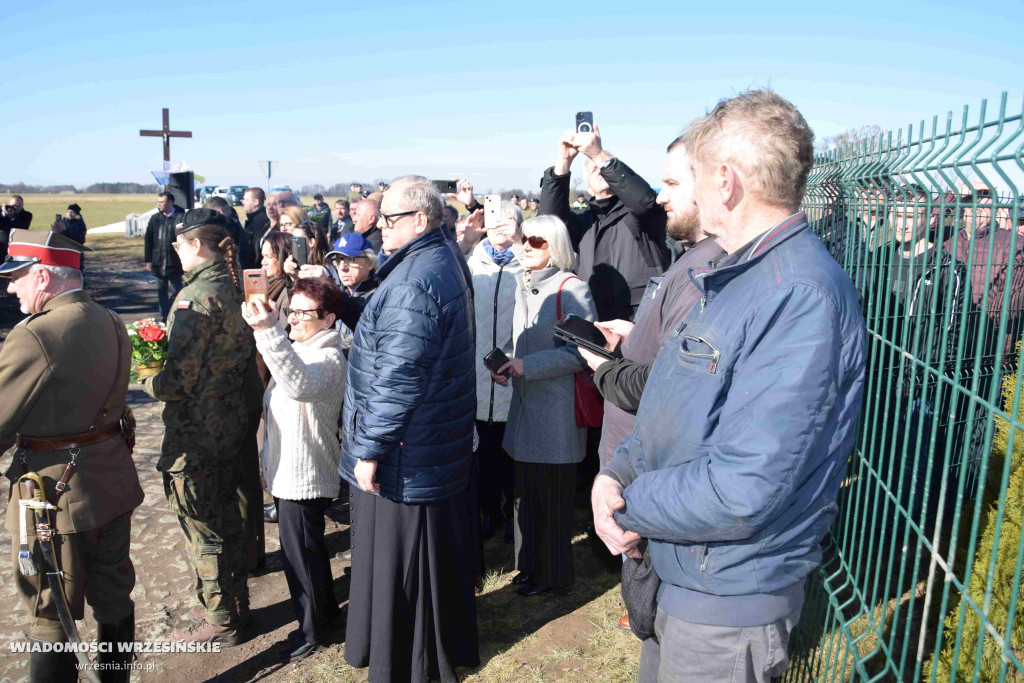 Pomnik gen. Romana Abrahama w Cieślach Małych