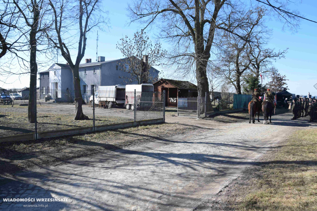 Pomnik gen. Romana Abrahama w Cieślach Małych