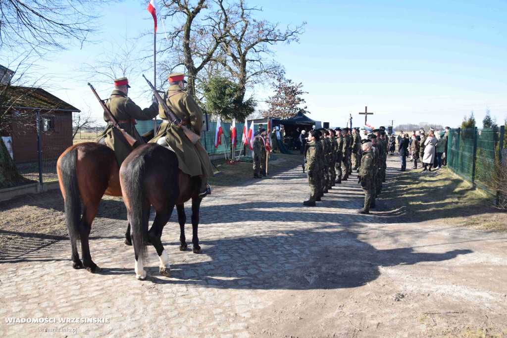Pomnik gen. Romana Abrahama w Cieślach Małych