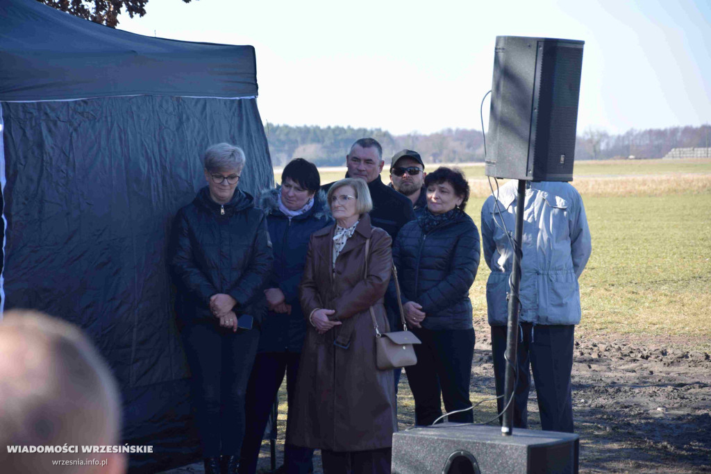 Pomnik gen. Romana Abrahama w Cieślach Małych