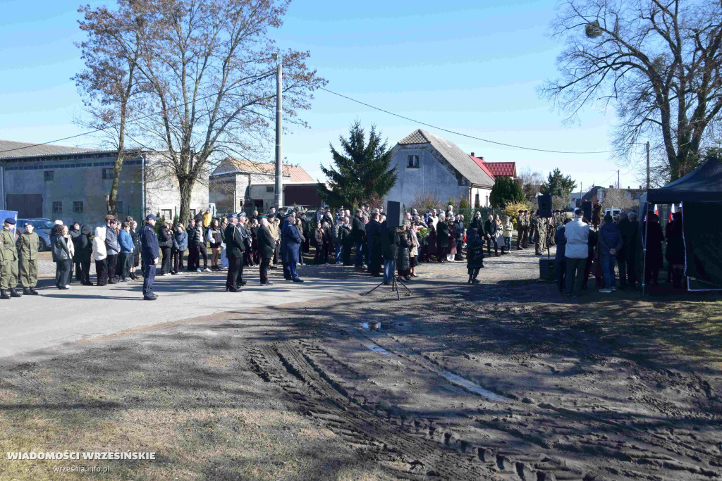 Pomnik gen. Romana Abrahama w Cieślach Małych