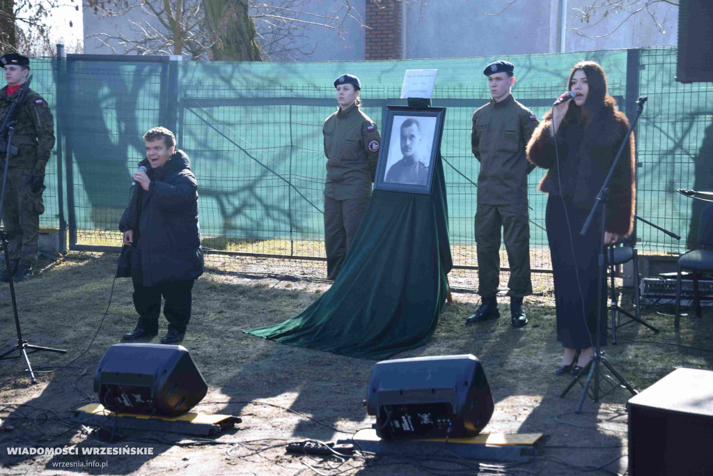 Pomnik gen. Romana Abrahama w Cieślach Małych