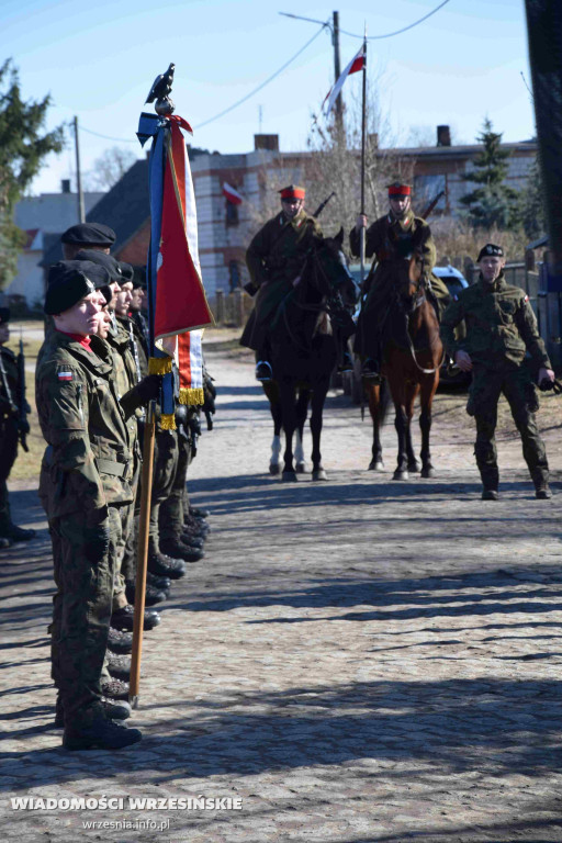 Pomnik gen. Romana Abrahama w Cieślach Małych