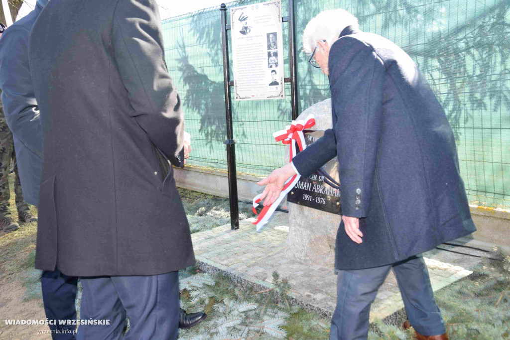 Pomnik gen. Romana Abrahama w Cieślach Małych
