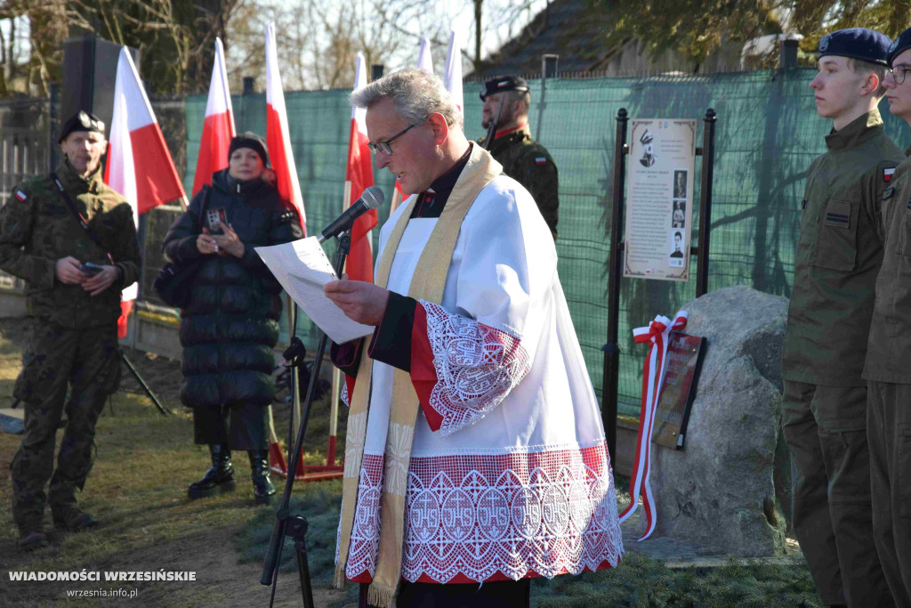 Pomnik gen. Romana Abrahama w Cieślach Małych