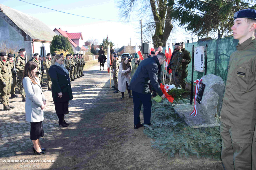 Pomnik gen. Romana Abrahama w Cieślach Małych