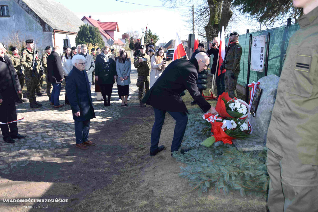 Pomnik gen. Romana Abrahama w Cieślach Małych