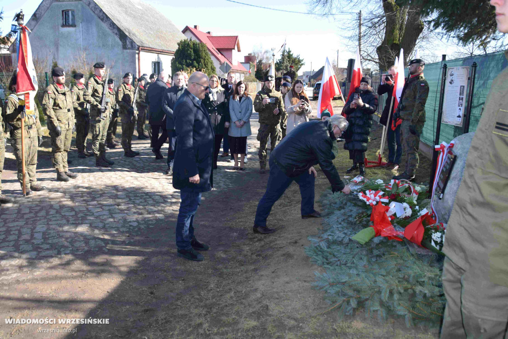 Pomnik gen. Romana Abrahama w Cieślach Małych