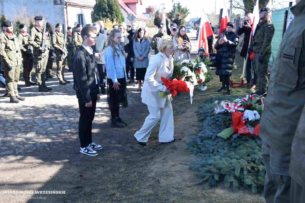 Pomnik gen. Romana Abrahama w Cieślach Małych