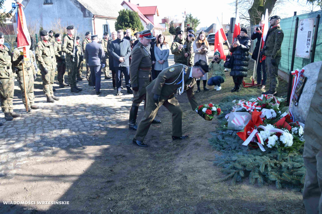 Pomnik gen. Romana Abrahama w Cieślach Małych
