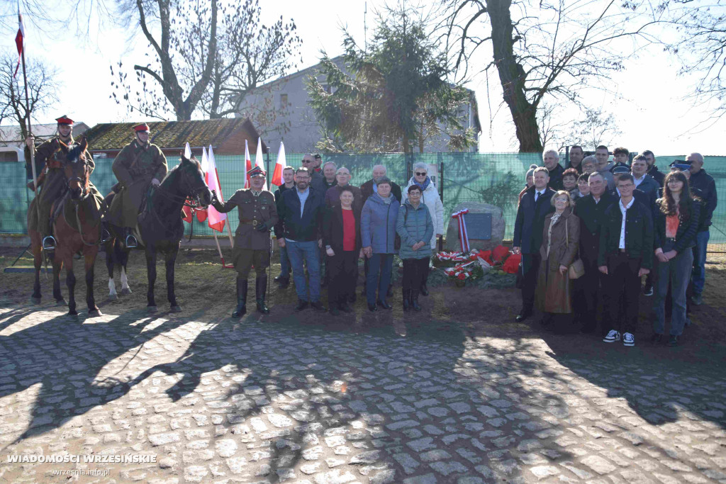 Pomnik gen. Romana Abrahama w Cieślach Małych