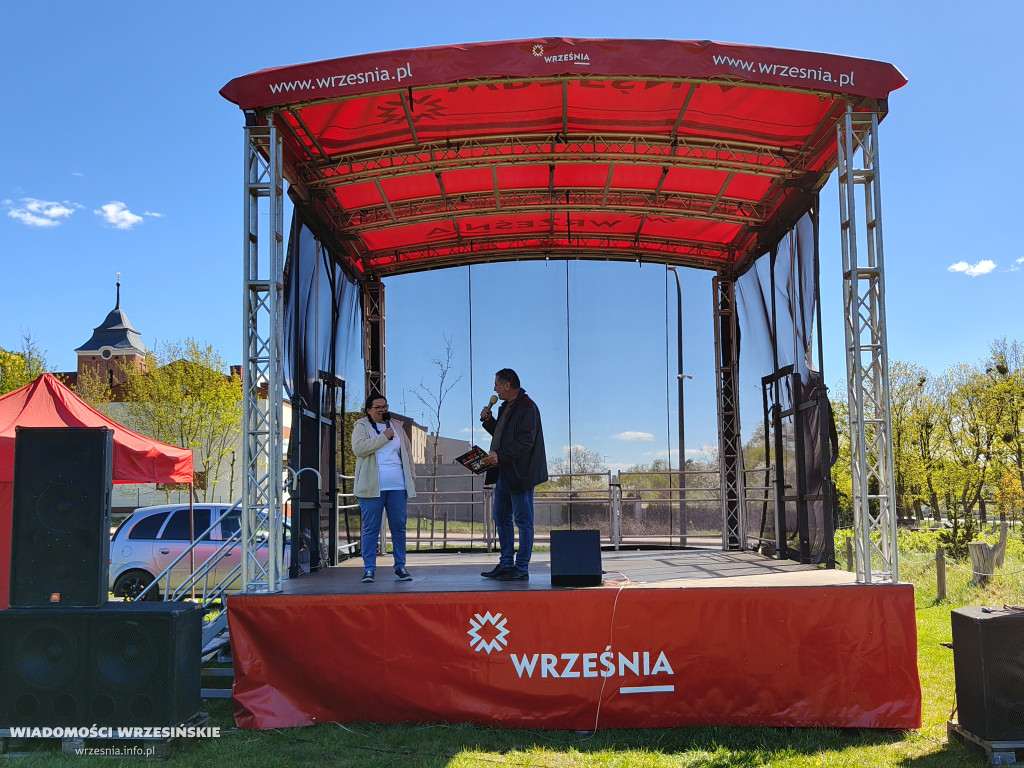 Psie spotkanie przy tężni na Wrzosowej