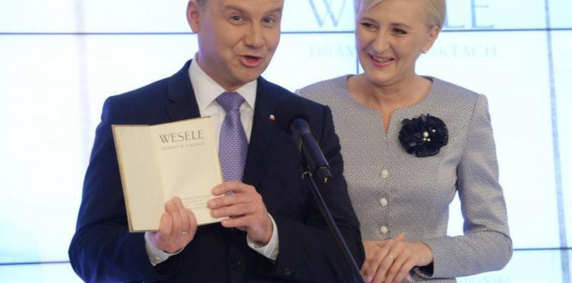 Miałeś, chamie, złoty róg, miałeś, chamie, czapkę z piór - czytajmy  „Wesele” Stan