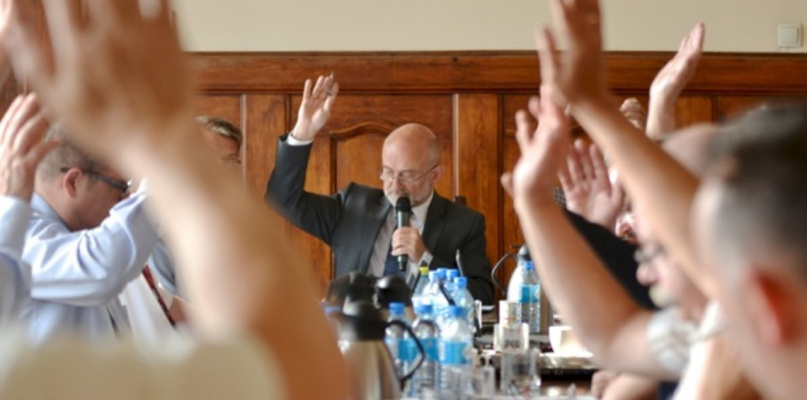 Ratusz ruszył z procedurami, tymczasem do sprzedaży bazy GS-ów jeszcze daleko