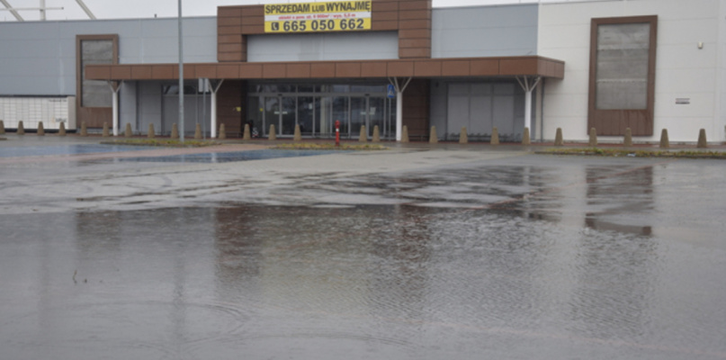 Marnieje „sukces Wrześni” sprzed dekady. Co dalej z terenem po Tesco?