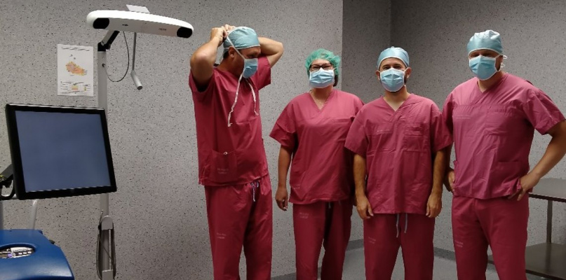 Niezwykła operacja we wrzesińskim szpitalu. Dr Kałowski korzystał z robota