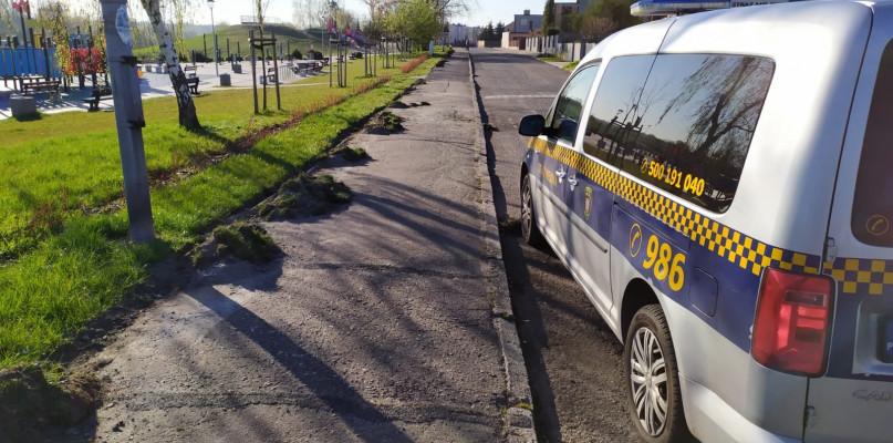 Sprzątają przez cały rok. Skazani zadbali o czystość chodników