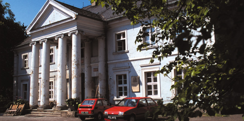 Pałac Reymonta w Kołaczkowie w 1999 roku tuż przed remontem