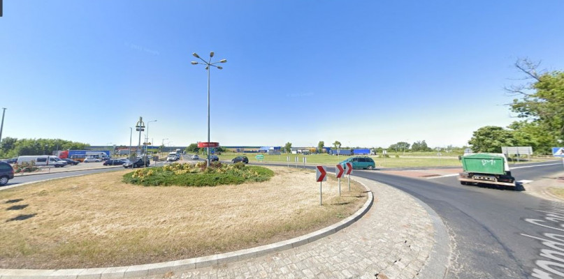 KFC przy rondzie Garbsen, tuż obok McDonald`s