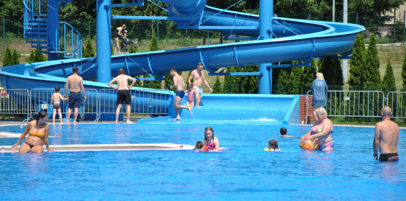 Głęboki basen nieczynny do odwołania, ale brodzik nadal działa