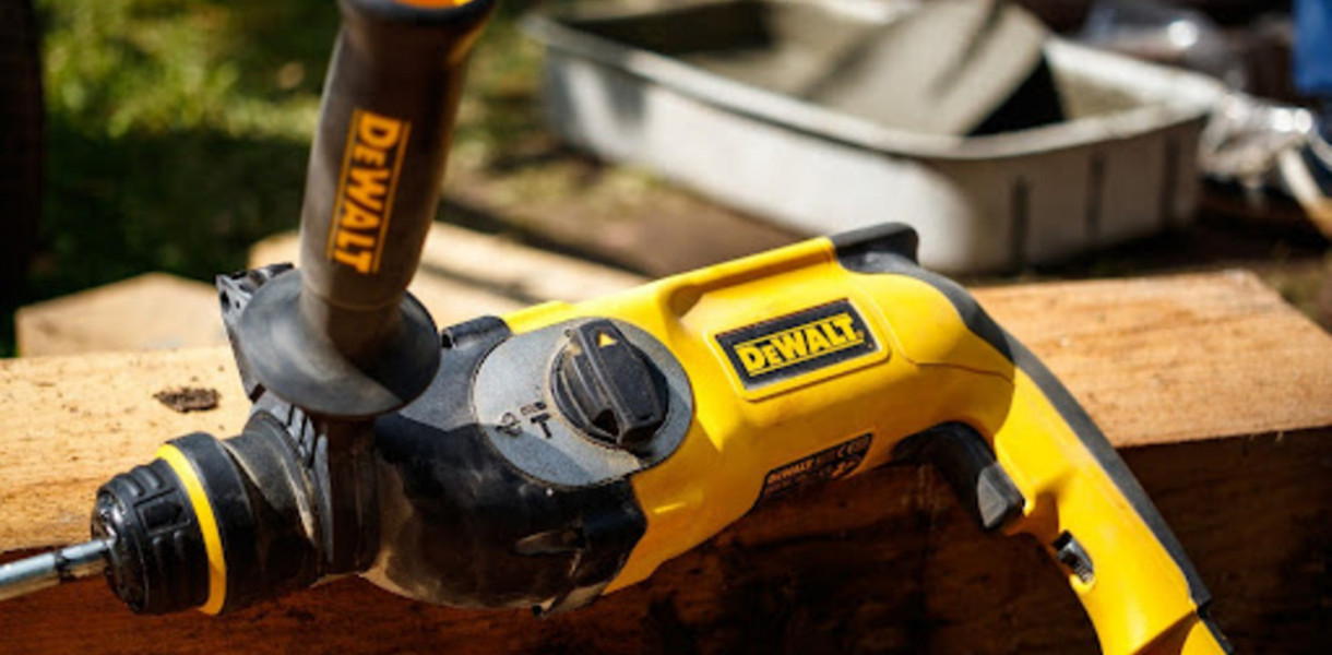 Wiertarka udarowa do domu – jak wybrać najlepszą?