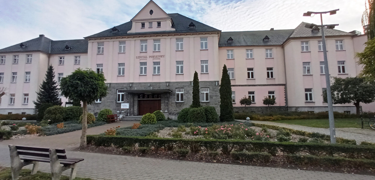 Hejterski atak na wrzesiński szpital. Prezes odpowiada