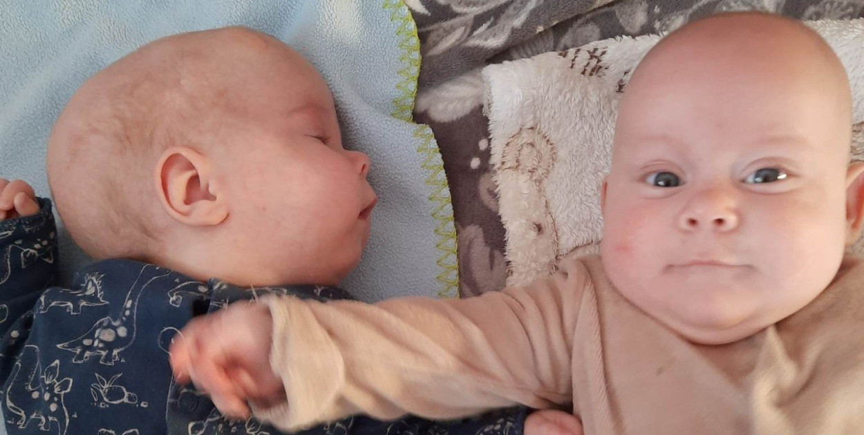 Mikołaj i Basia potrzebują wsparcia. Akcja pomocy dla uroczych bliźniaków