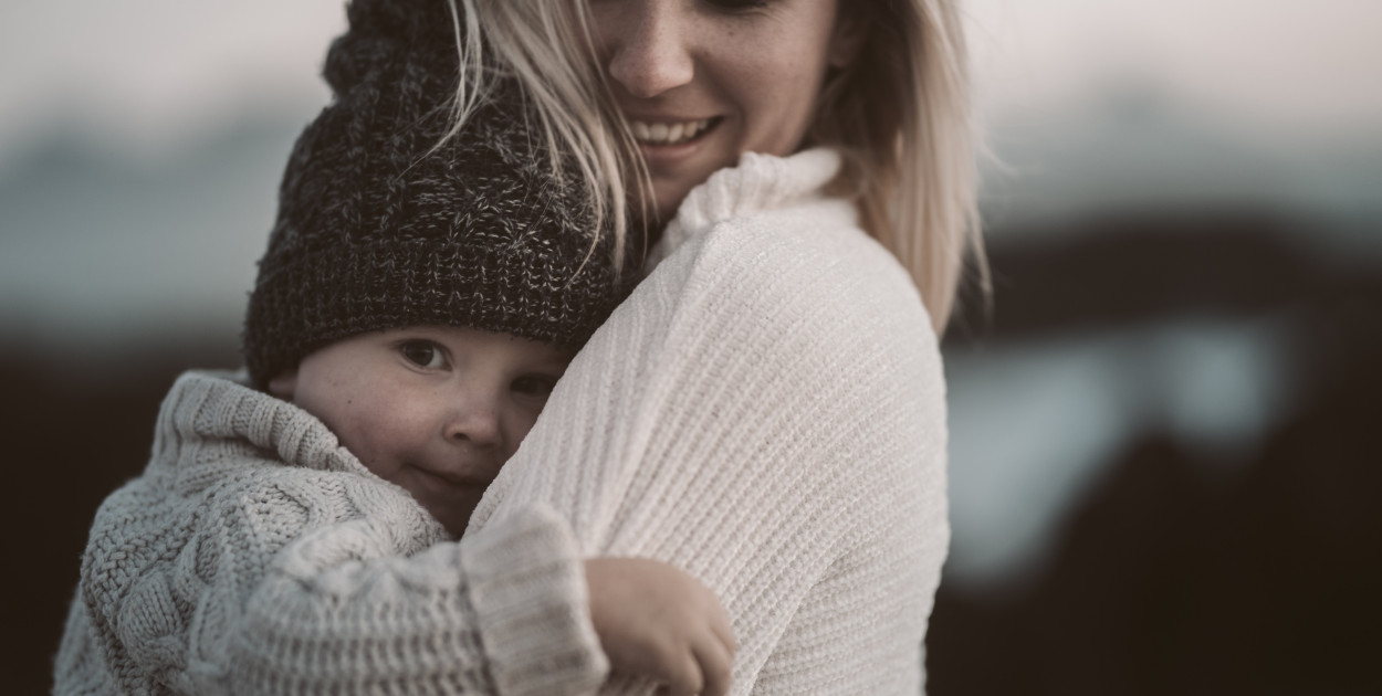 Prawa samotnej matki w pracy, które warto znać      