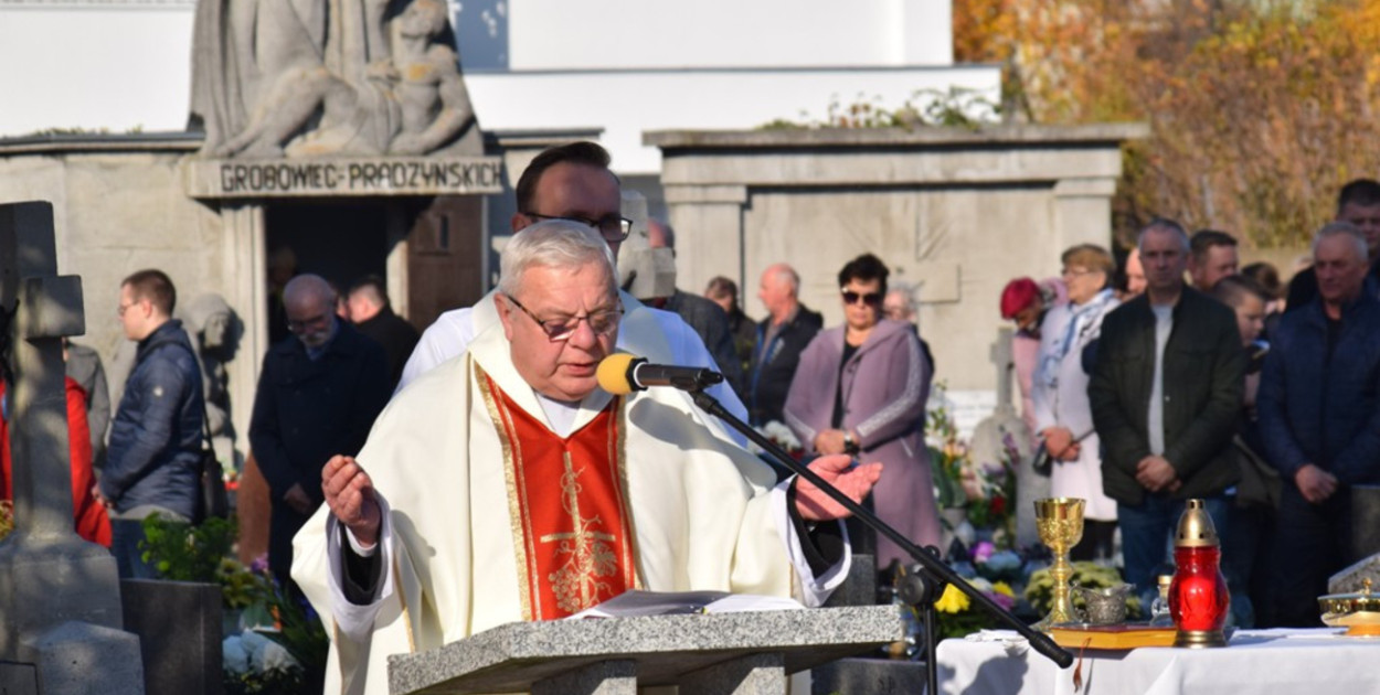 Wszystkich Świętych na wrzesińskich cmentarzach. O czym warto pamiętać?