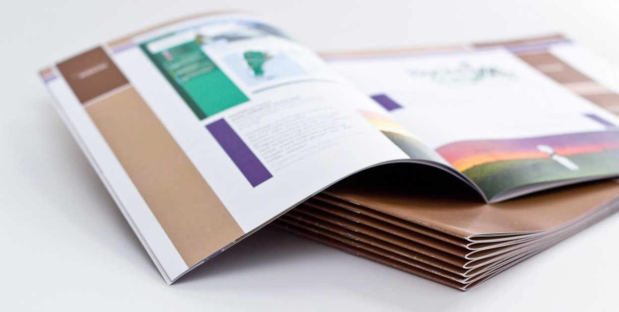 Jaka jest różnica między katalogiem firmowym a broszurą?