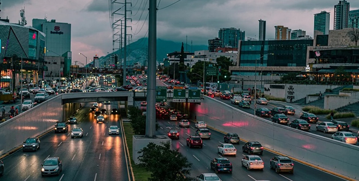 Efektywne zarządzanie flotą pojazdów – jak zwiększyć wydajność i zredukować koszty