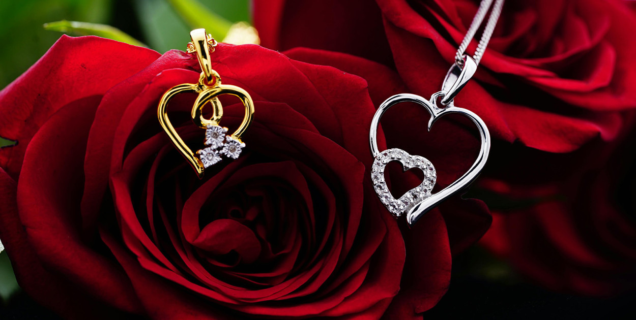 Srebro vs. złoto. Kiedy wybrać srebrną biżuterię, a kiedy postawić na złoto?