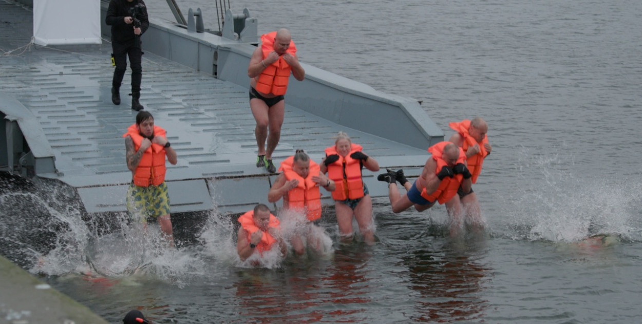 Inaguracja królewskiego roku i skok z ORP Gniezno [WIDEO]