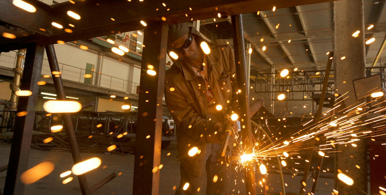 Stal żaroodporna – właściwości, rodzaje i zastosowanie w przemyśle