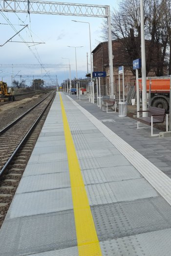 Trwa modernizacja peronów na stacji w Miłosławiu-4904