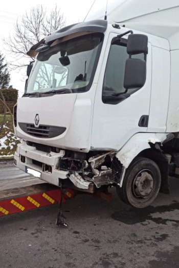 Zderzenie ciężarówki z osobówką w Gozdowie [FOTO]-4908