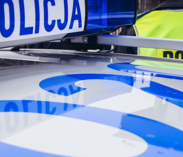 Poznań. Policja zepchnęła z drogi uciekającą 30-latkę-29088