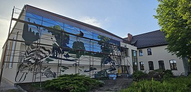 Na ścianie szkoły w Czeszewie powstaje wielki mural -29254