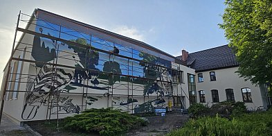 Na ścianie szkoły w Czeszewie powstaje mural -29254