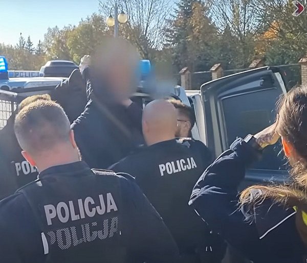 REGION: Awantura po pogrzebie. Policja zatrzymała żałobnika-33089