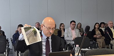 Zamiast zieleni – chwasty. Opozycja punktuje-37063