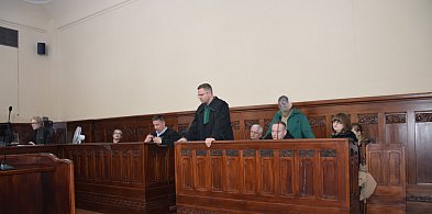 Zaskoczenie na procesie Kałużnego: „Prokurator na biurku położył broń”-37067